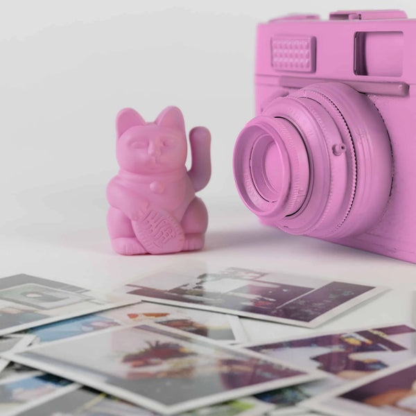 (PRE-ORDER) Solar Lucky Cat - Hot Pink