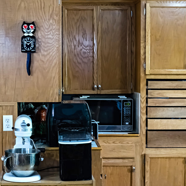 (PRE-ORDER) Heart Eyes Edition - Black Kit-Cat Klock